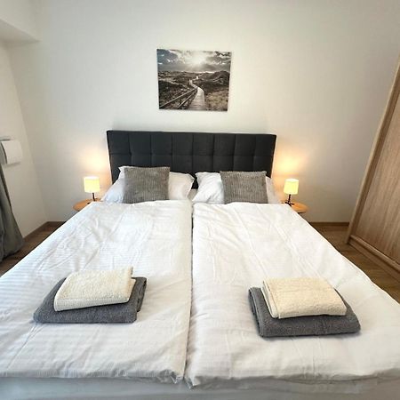 Rovinka 2 Room Apartment, New Building, Balcony, 208 מראה חיצוני תמונה