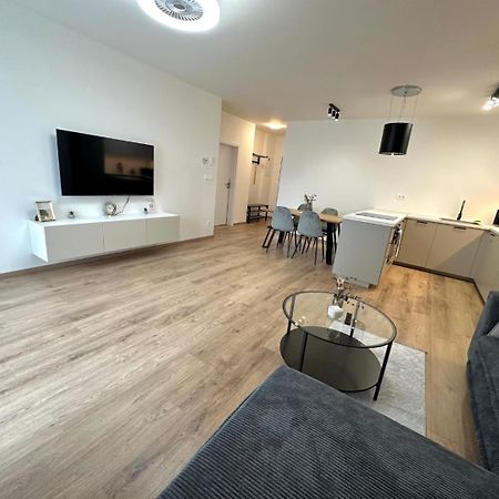 Rovinka 2 Room Apartment, New Building, Balcony, 208 מראה חיצוני תמונה
