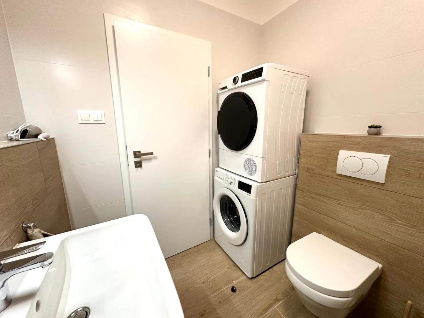 Rovinka 2 Room Apartment, New Building, Balcony, 208 מראה חיצוני תמונה