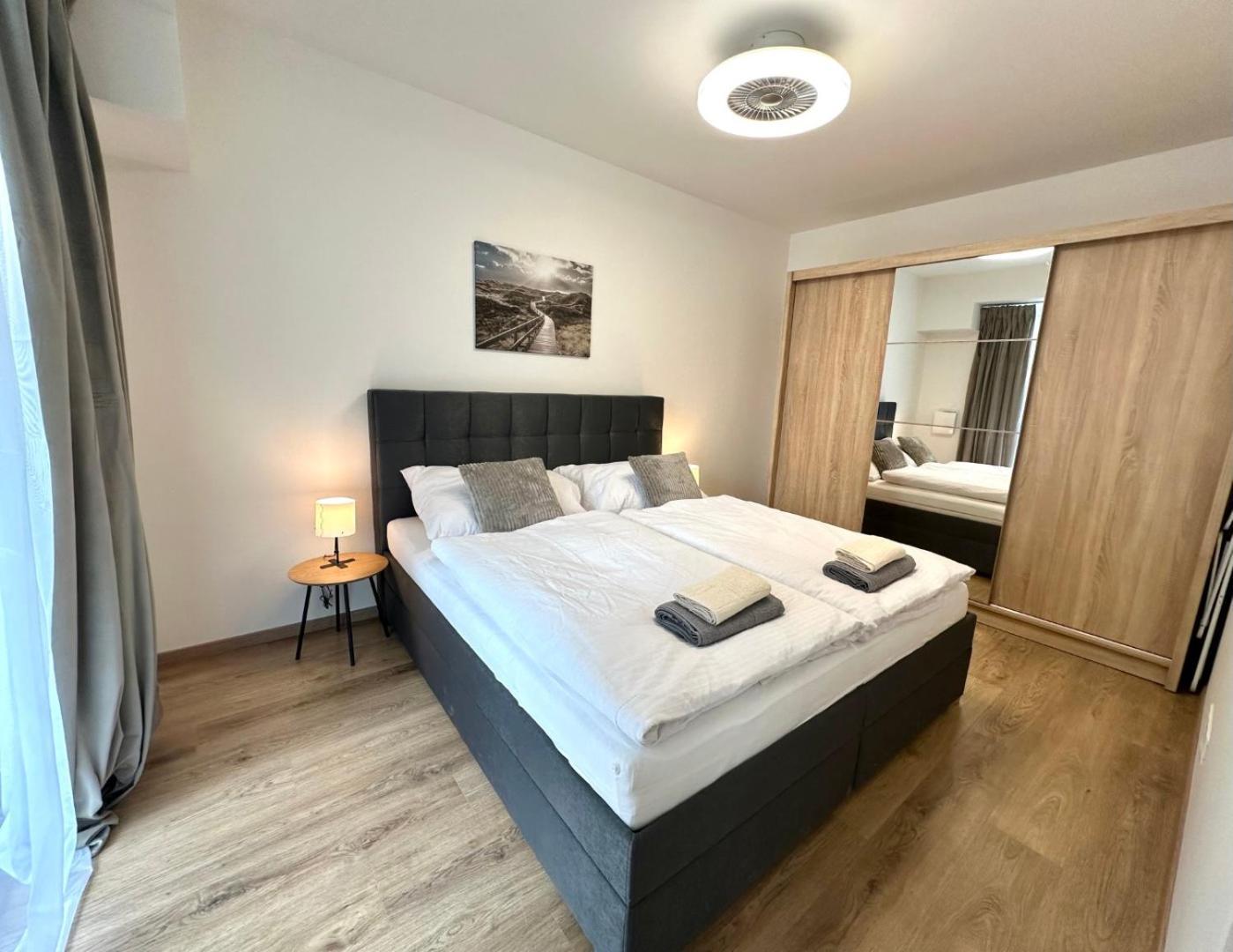 Rovinka 2 Room Apartment, New Building, Balcony, 208 מראה חיצוני תמונה