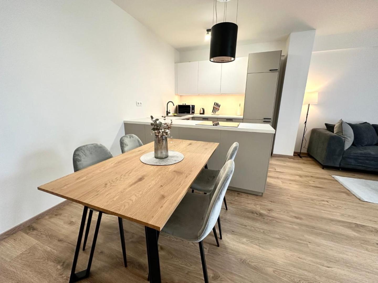 Rovinka 2 Room Apartment, New Building, Balcony, 208 מראה חיצוני תמונה