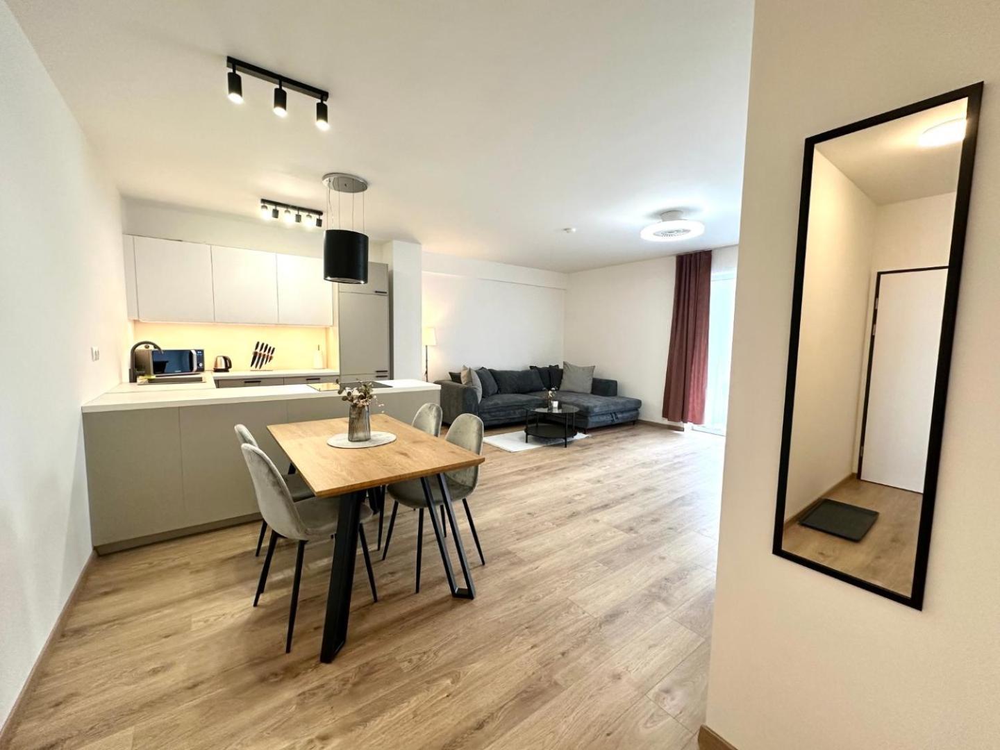 Rovinka 2 Room Apartment, New Building, Balcony, 208 מראה חיצוני תמונה