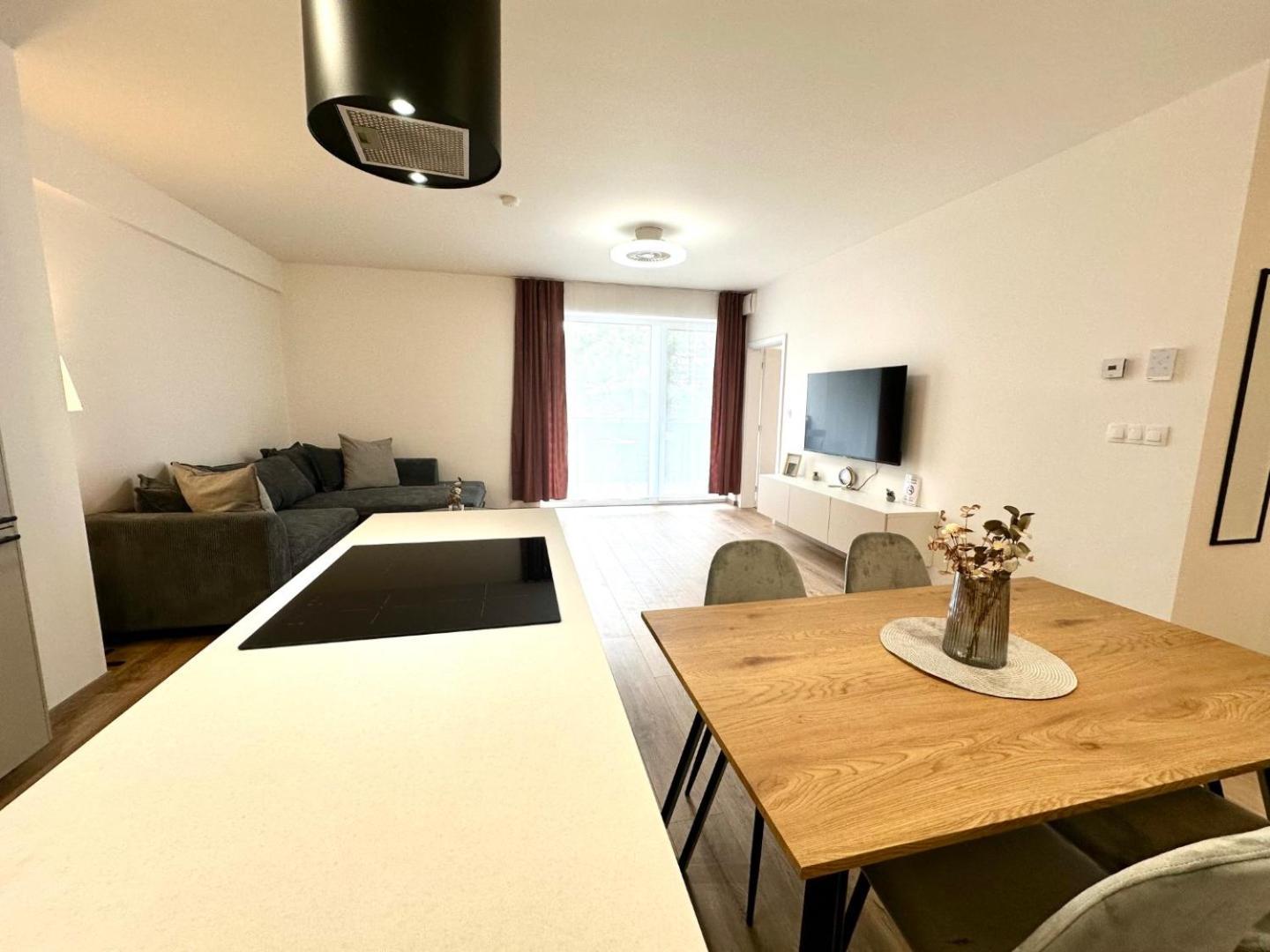 Rovinka 2 Room Apartment, New Building, Balcony, 208 מראה חיצוני תמונה