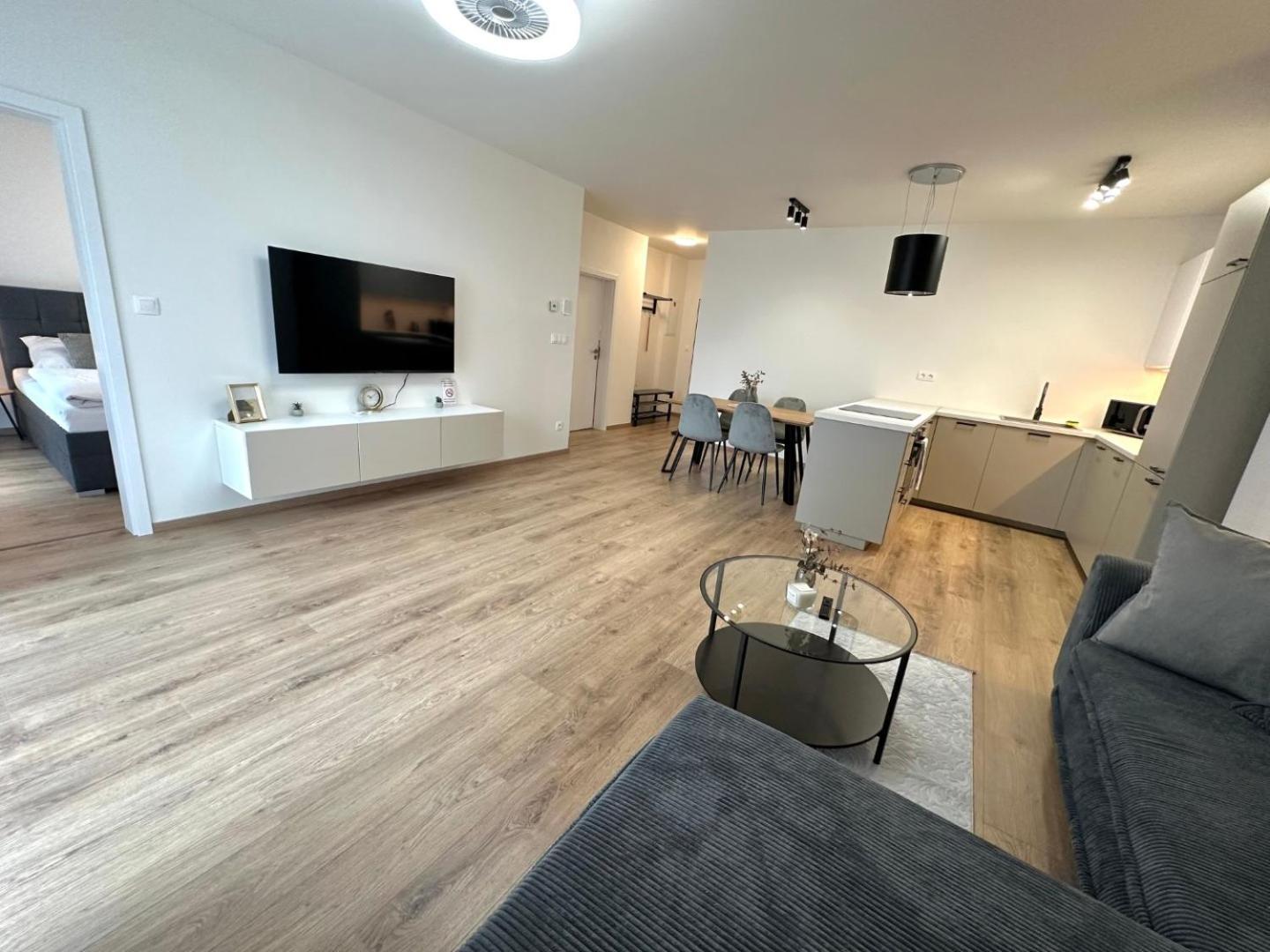 Rovinka 2 Room Apartment, New Building, Balcony, 208 מראה חיצוני תמונה