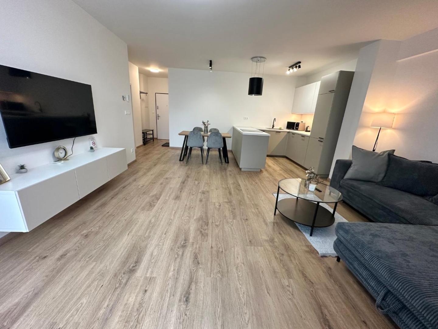 Rovinka 2 Room Apartment, New Building, Balcony, 208 מראה חיצוני תמונה