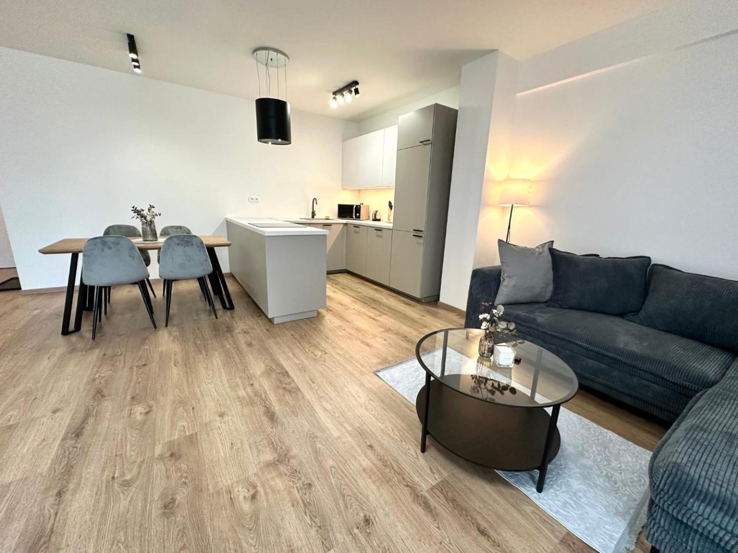 Rovinka 2 Room Apartment, New Building, Balcony, 208 מראה חיצוני תמונה